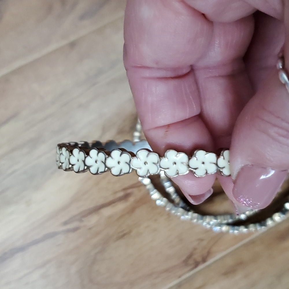 Flower bracelets - Picture 9 of 9
